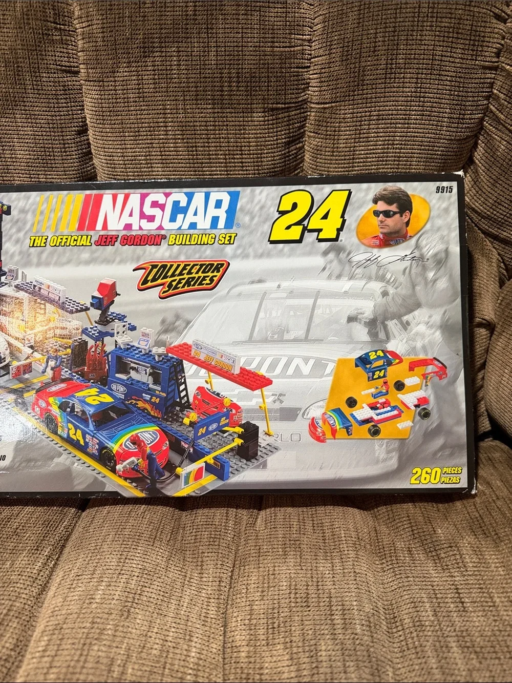 NASCAR Mega Bloks Jeff Gordon #24 Pit Row Building Set - Blue & Red